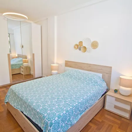 Luxury Sea Front Milord Apartment