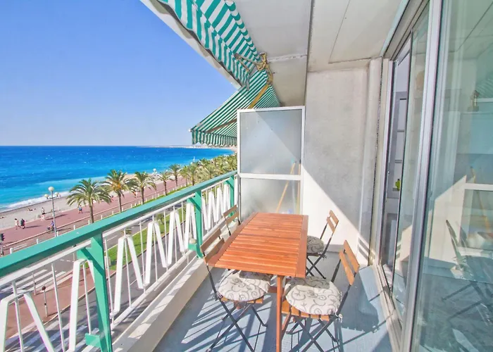 Luxury Sea Front Milord Апартаменты *