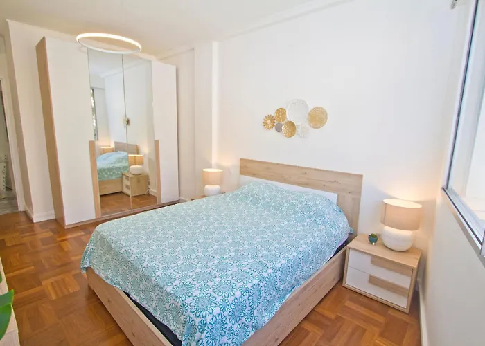 Luxury Sea Front Milord Апартаменты